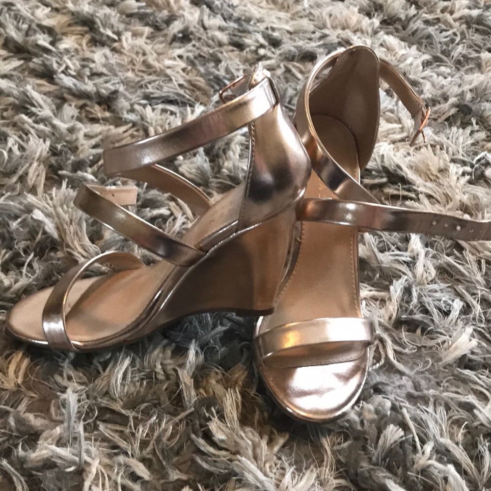 Lc Lauren Conrad rose gold wedges size 5.5